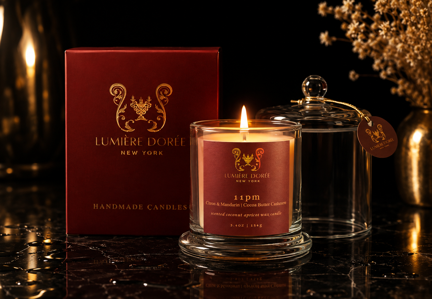 Lumière Dorée Signature Cloche Candle in a glass container with a luxurious fragrance, featuring Bargamot, Cocoa, and Cashmere scents.